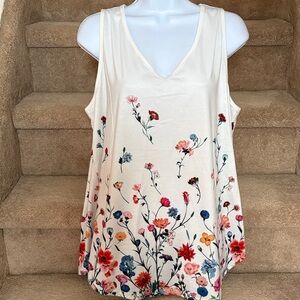 BloomChic Floral Sleeveless V-Neck Top in Size 14-16